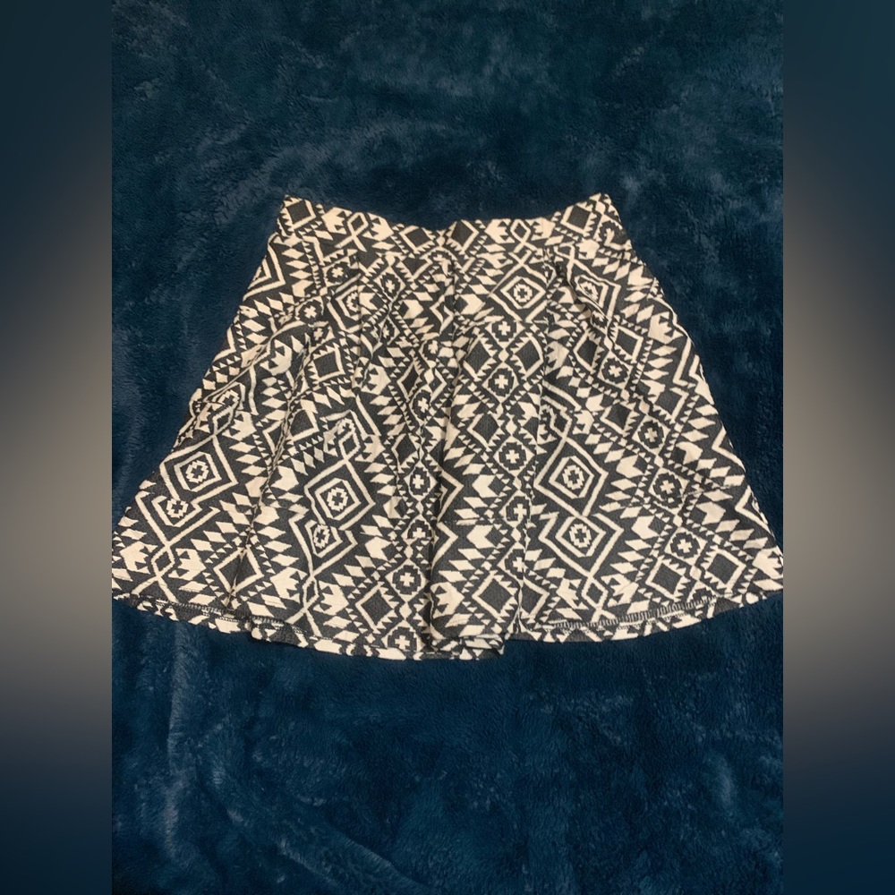 Cute black and white geometric pattern mini skirt